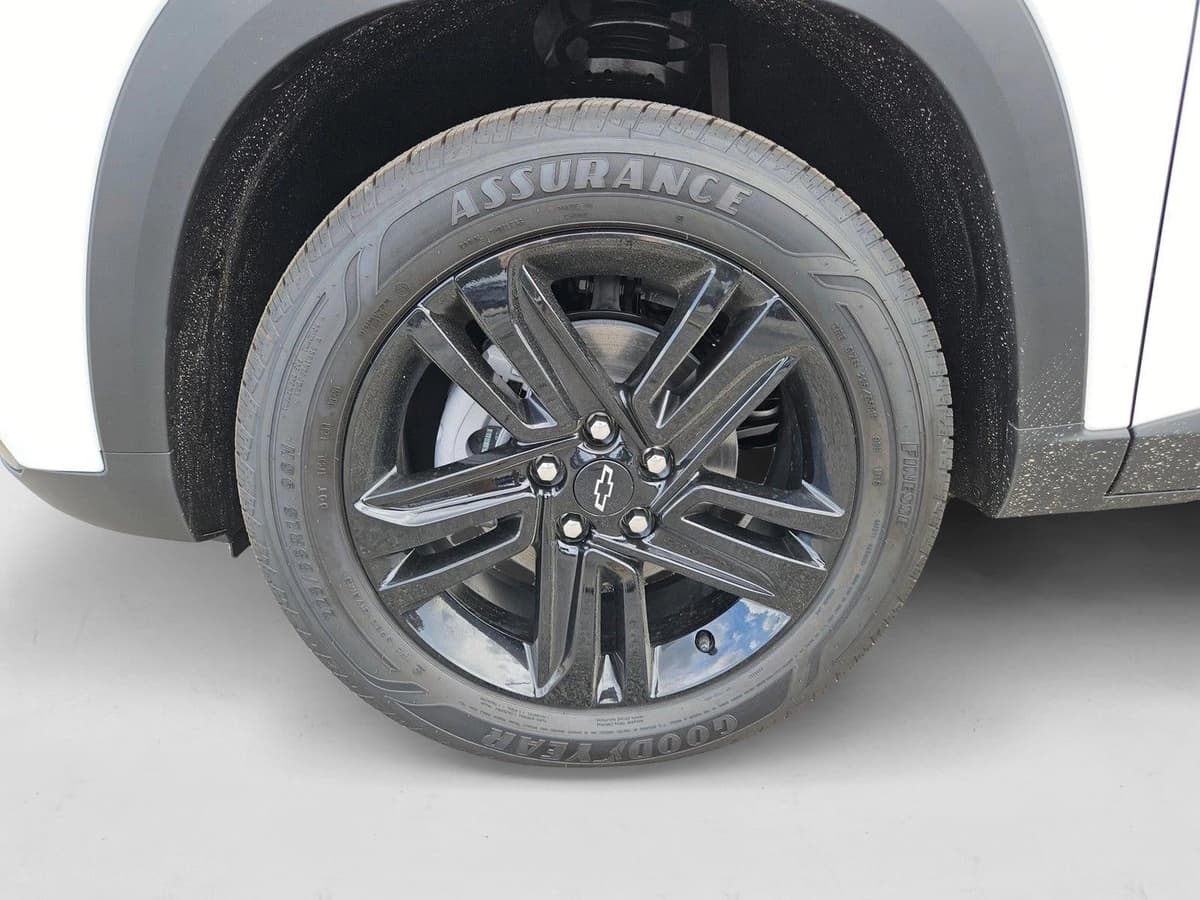 2025 Chevrolet Trax - Image 19