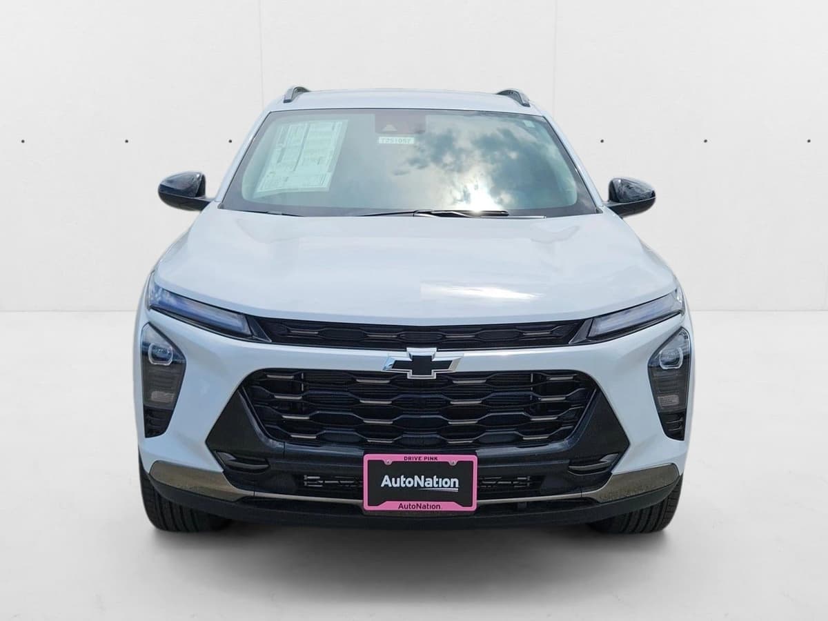 2025 Chevrolet Trax - Image 2