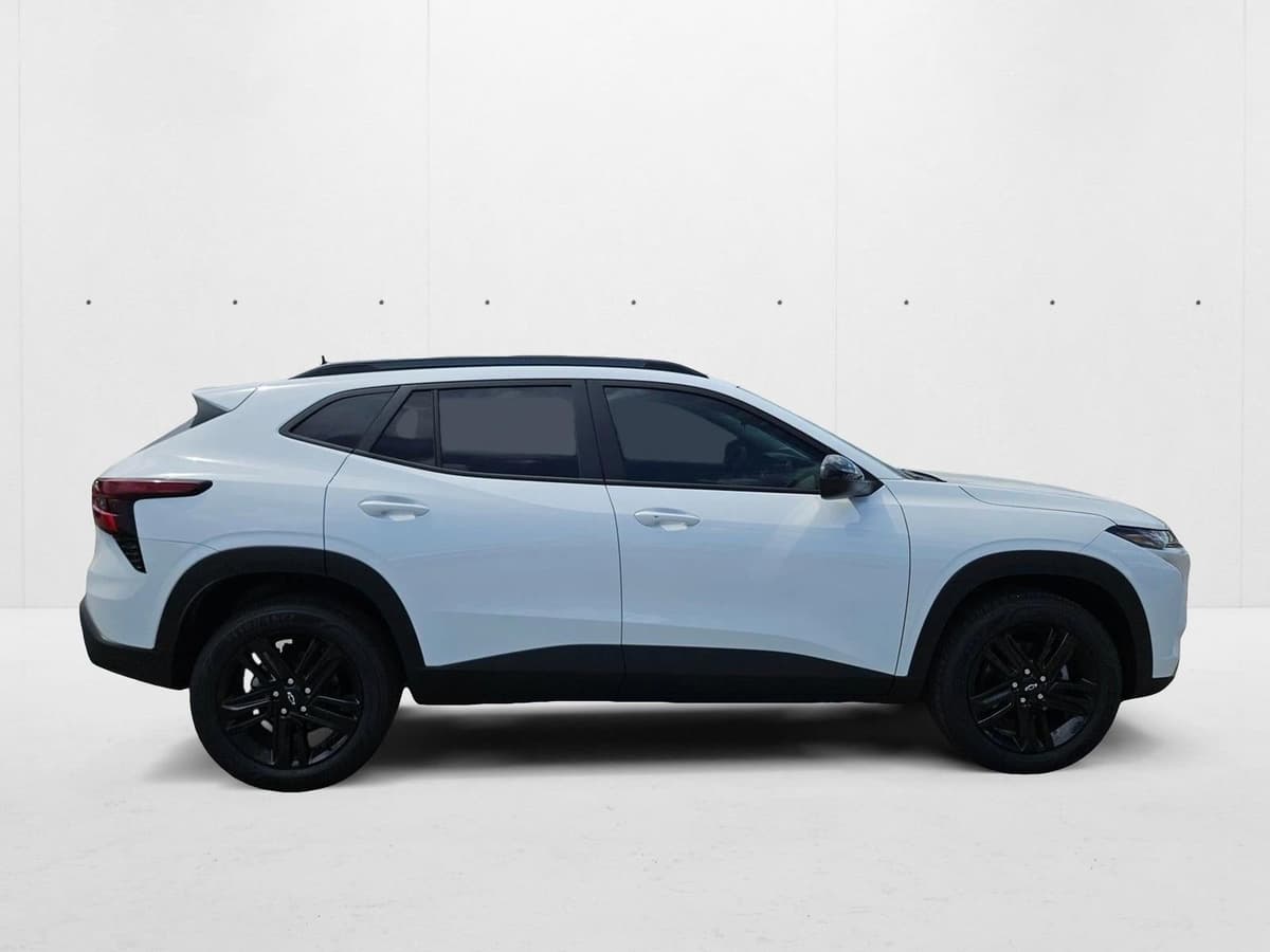 2025 Chevrolet Trax - Image 4