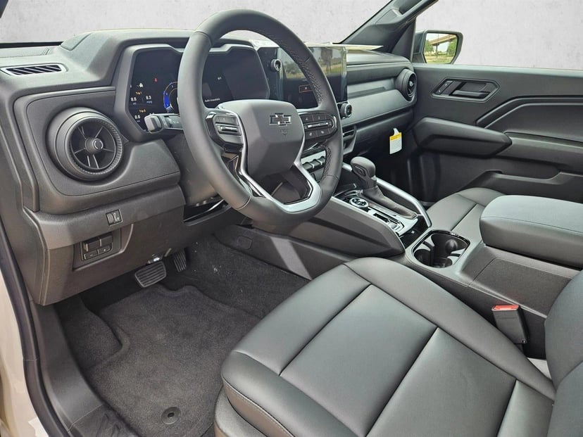 2026 Chevrolet Colorado - Image 3