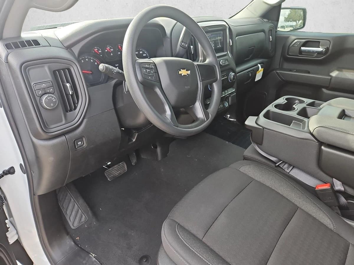 2026 Chevrolet Silverado 1500 - Image 3