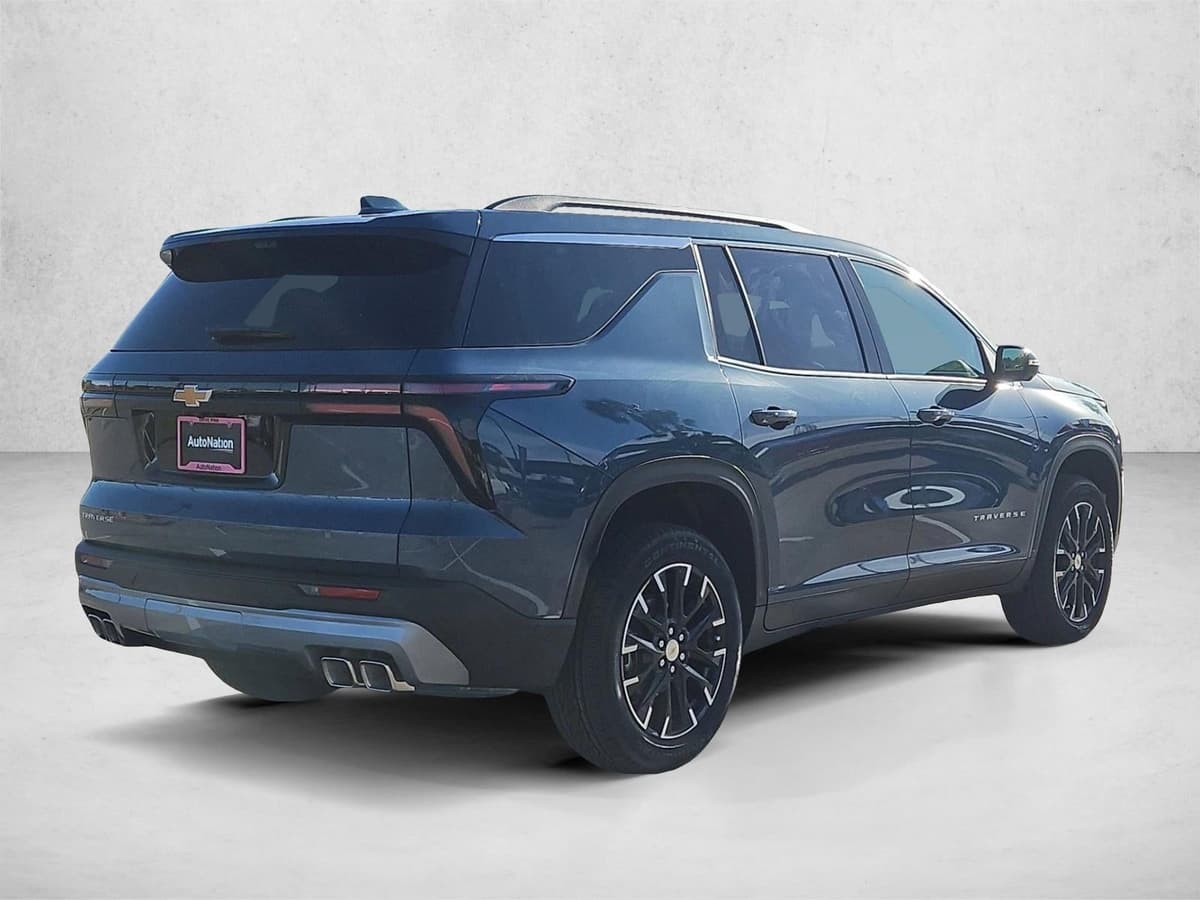 2026 Chevrolet Traverse - Image 2