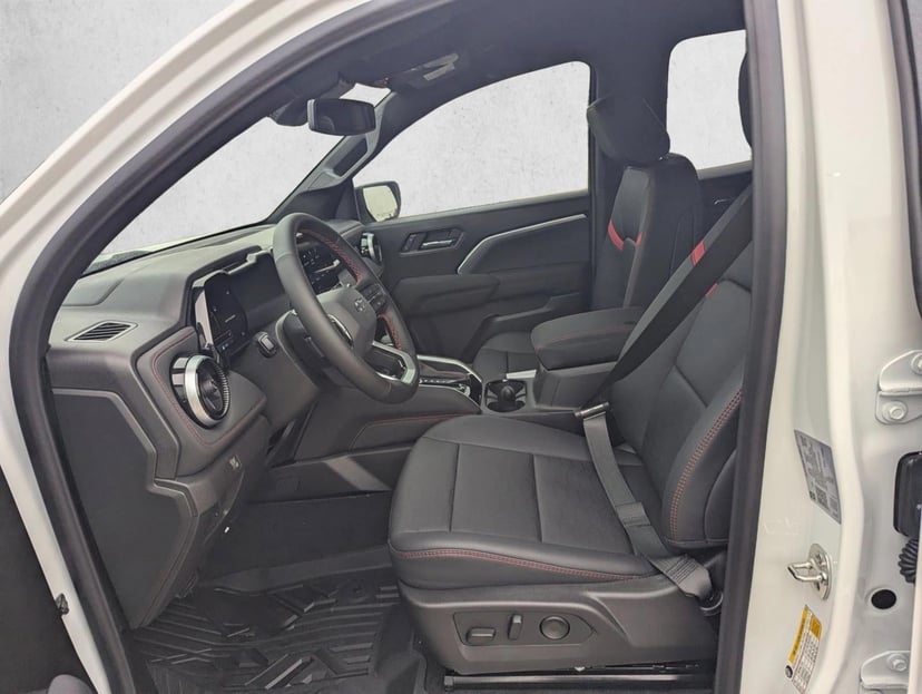 2026 Chevrolet Colorado - Image 3