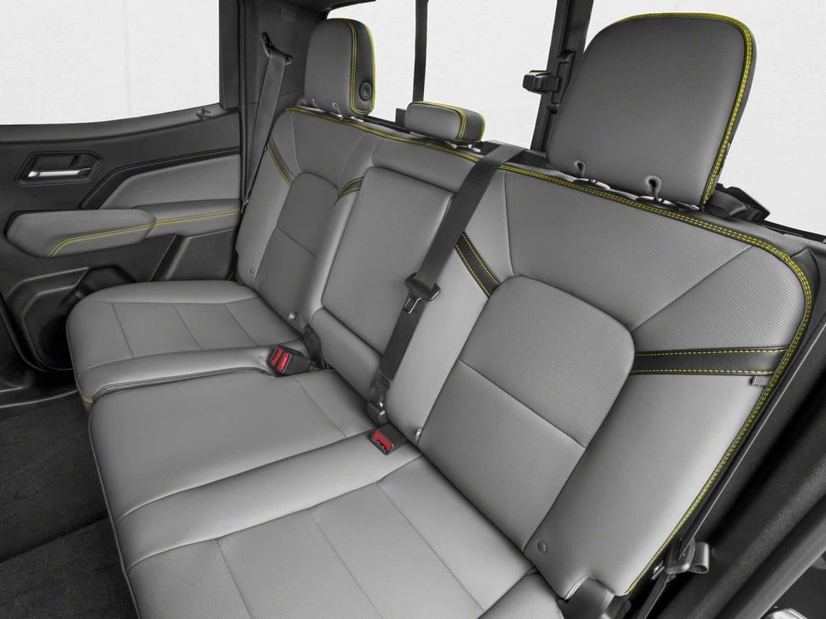 2026 Chevrolet Colorado - Image 9