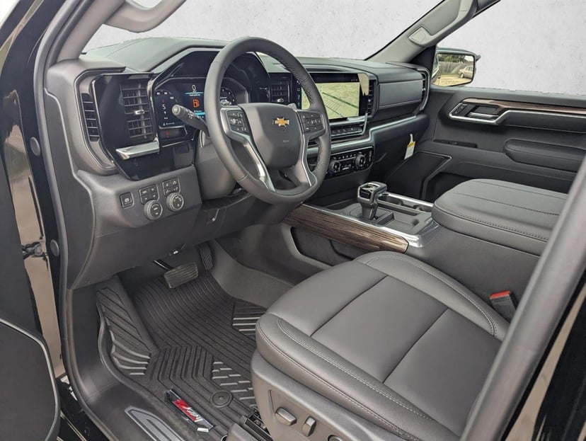 2026 Chevrolet Silverado 1500 - Image 2