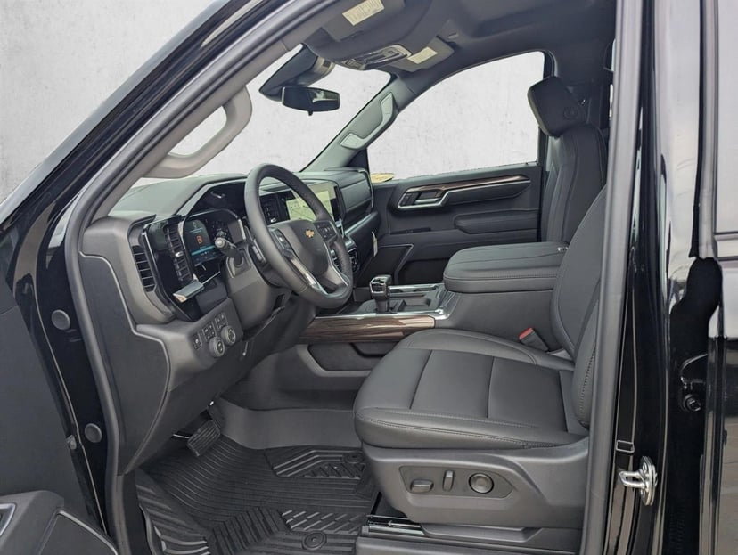 2026 Chevrolet Silverado 1500 - Image 3