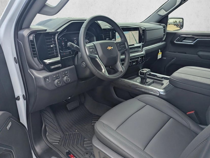 2026 Chevrolet Silverado 1500 - Image 3