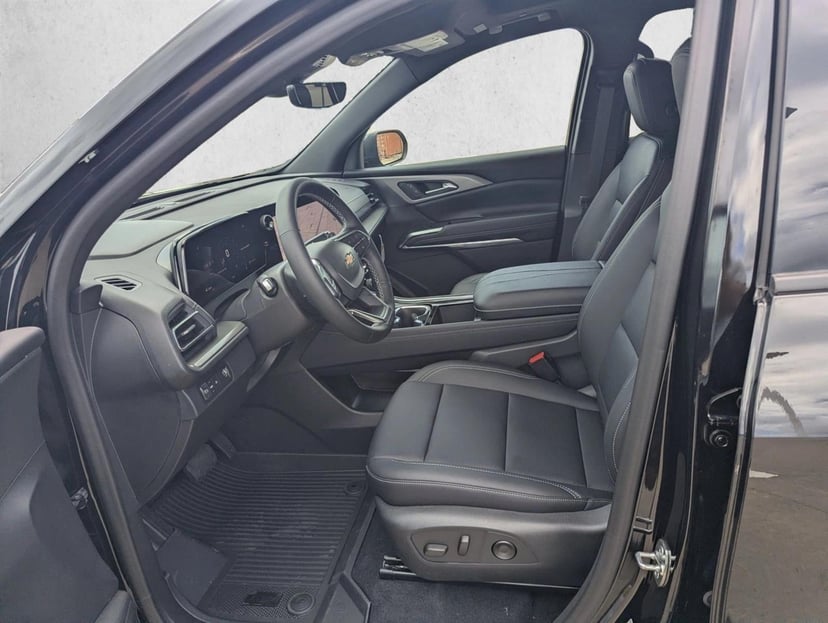 2026 Chevrolet Traverse - Image 2
