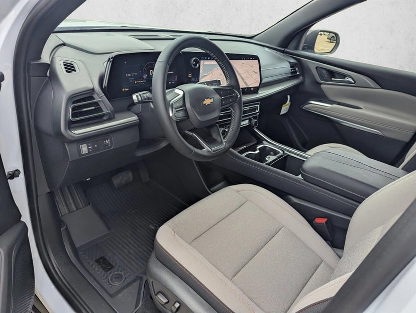 2026 Chevrolet Traverse - Image 3