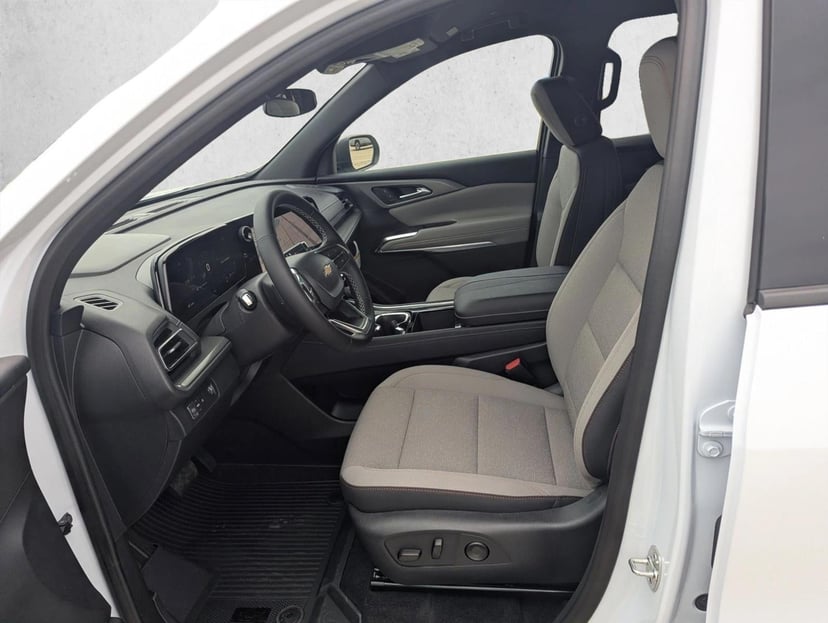 2026 Chevrolet Traverse - Image 4