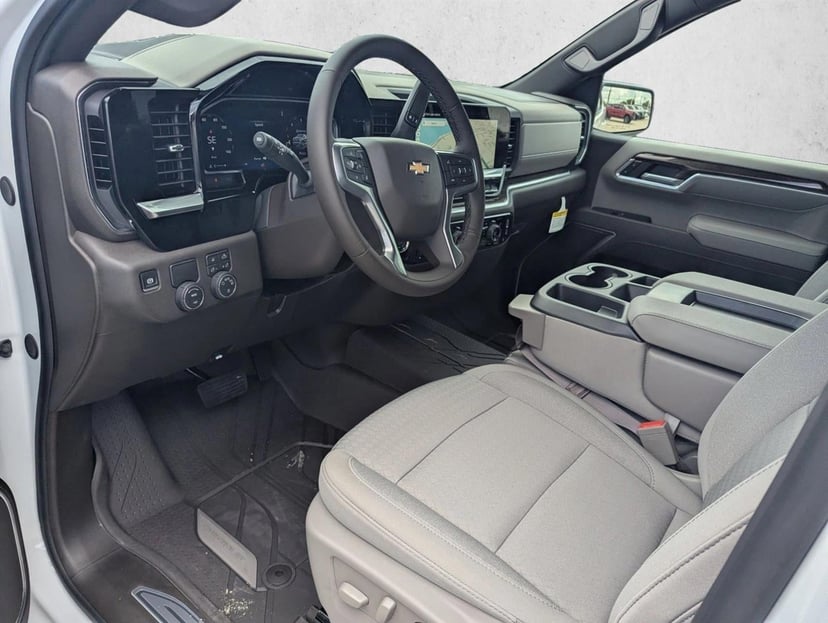2026 Chevrolet Silverado 1500 - Image 3