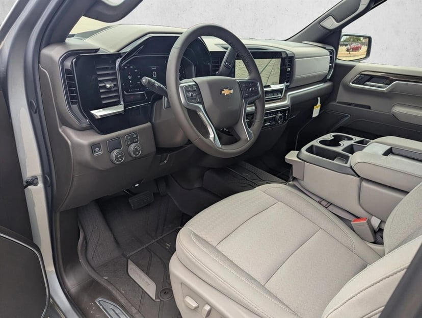 2026 Chevrolet Silverado 1500 - Image 3
