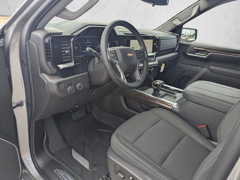 2026 Chevrolet Silverado 1500 - Image 3