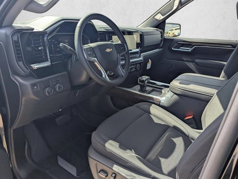 2026 Chevrolet Silverado 1500 - Image 3