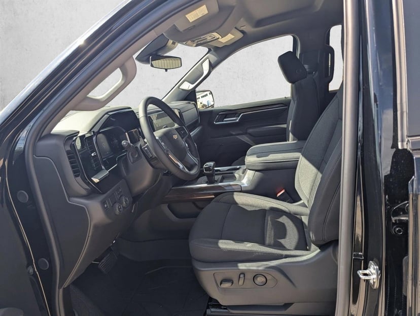 2026 Chevrolet Silverado 1500 - Image 4