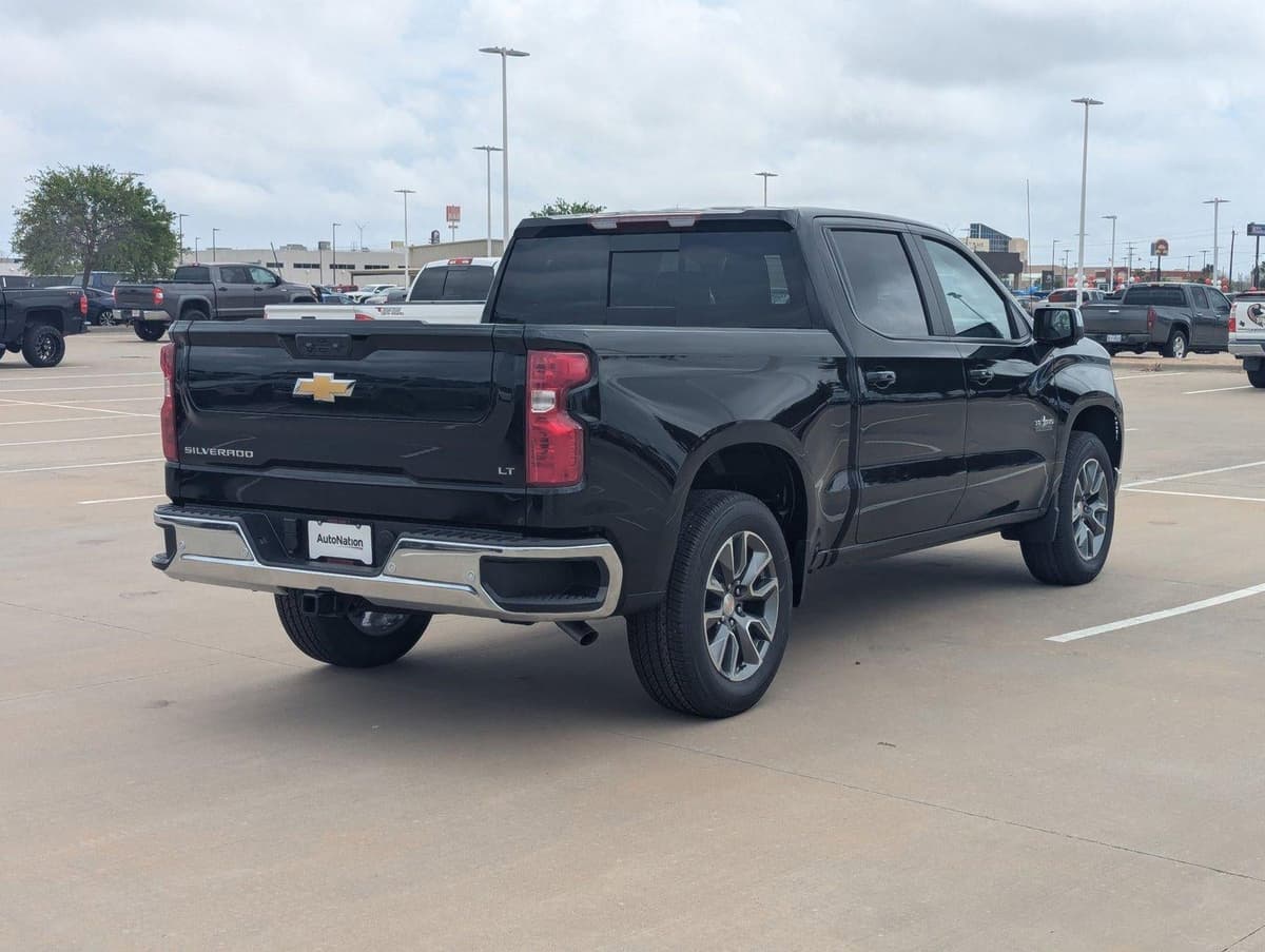 2026 Chevrolet Silverado 1500 - Image 2