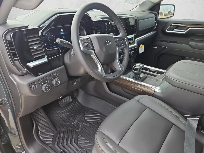 2026 Chevrolet Silverado 1500 - Image 3