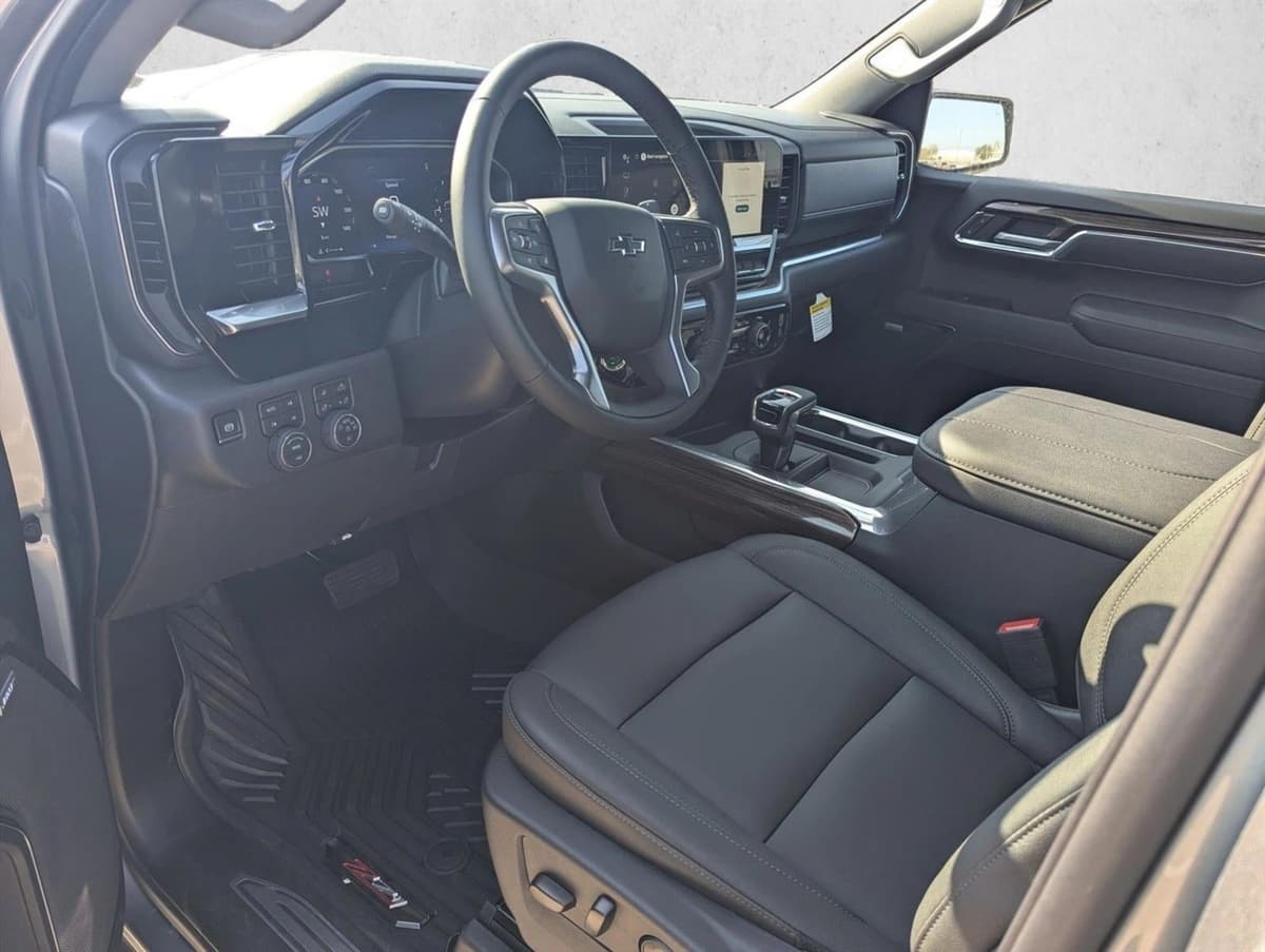 2026 Chevrolet Silverado 1500 - Image 3
