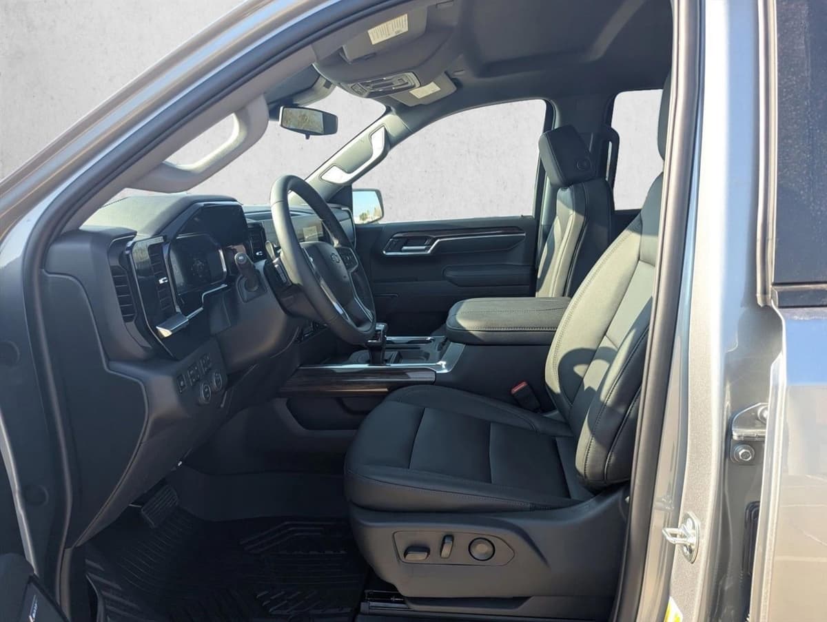 2026 Chevrolet Silverado 1500 - Image 4