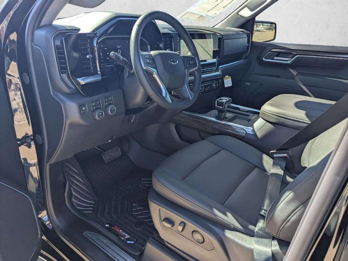 2026 Chevrolet Silverado 1500 - Image 3