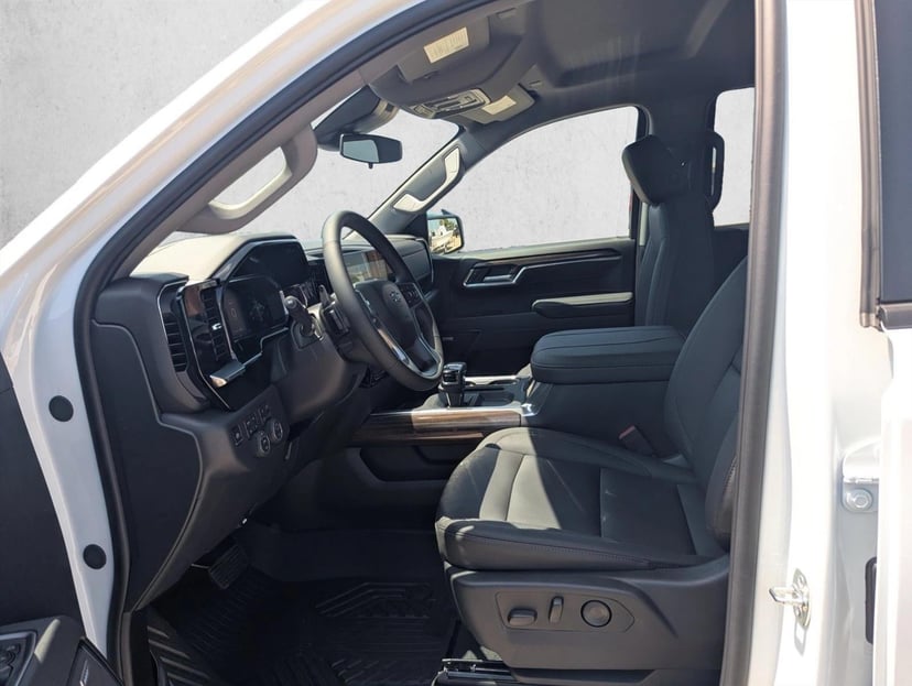 2026 Chevrolet Silverado 1500 - Image 3