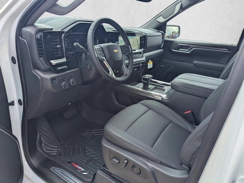 2026 Chevrolet Silverado 1500 - Image 3