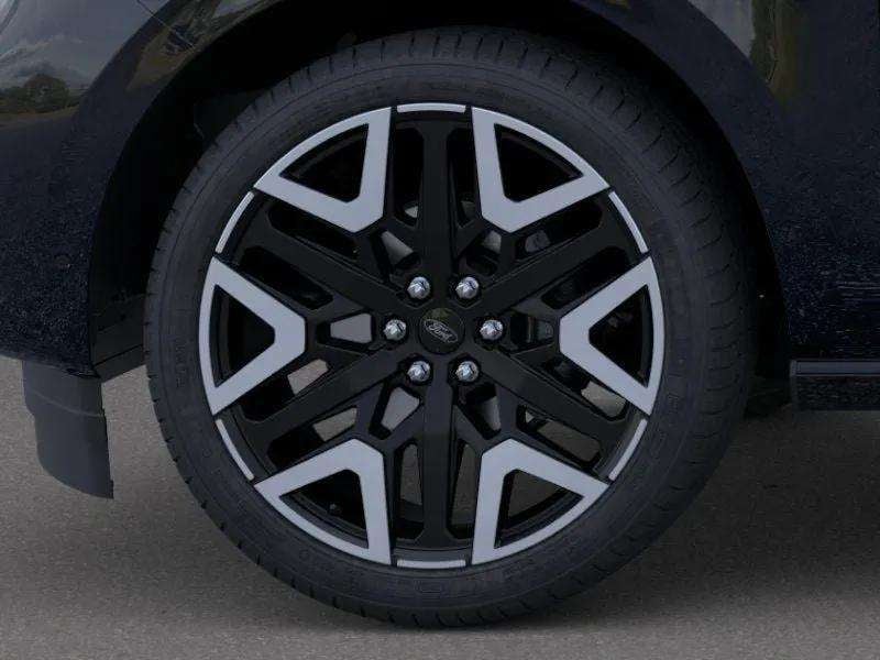 2026 Ford Expedition - Image 16