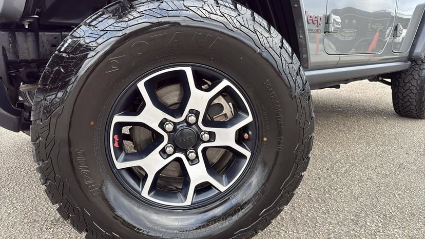 2019 Jeep Wrangler - Image 9