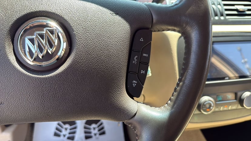 2011 Buick Lucerne - Image 8