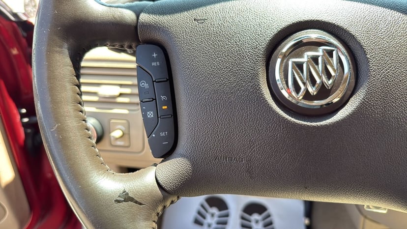 2011 Buick Lucerne - Image 9