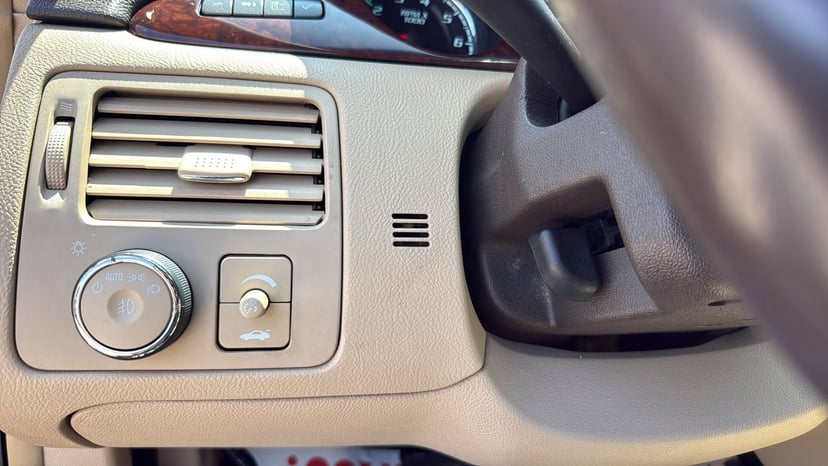 2011 Buick Lucerne - Image 10