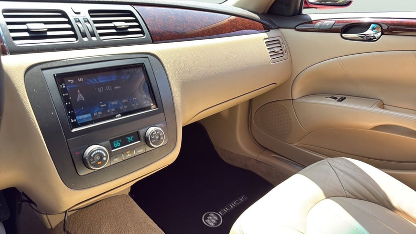2011 Buick Lucerne - Image 12