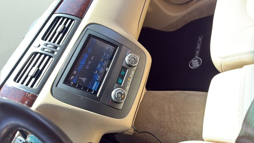 2011 Buick Lucerne - Image 13