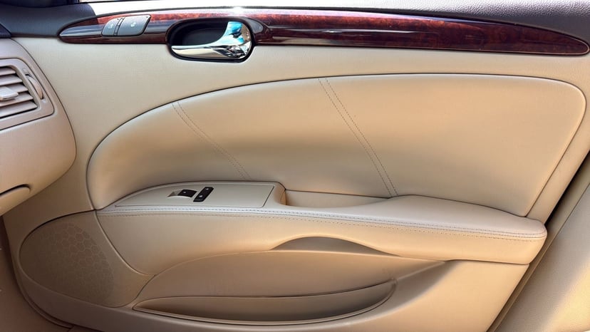 2011 Buick Lucerne - Image 16
