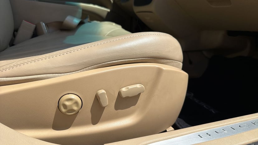 2011 Buick Lucerne - Image 17