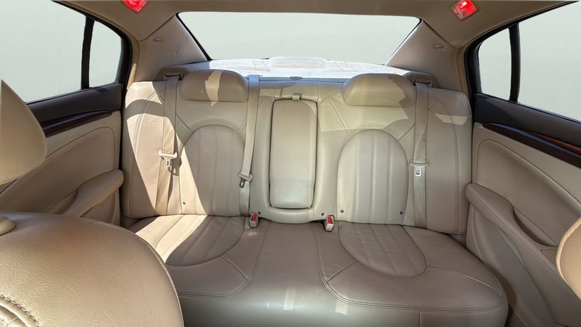 2011 Buick Lucerne - Image 18