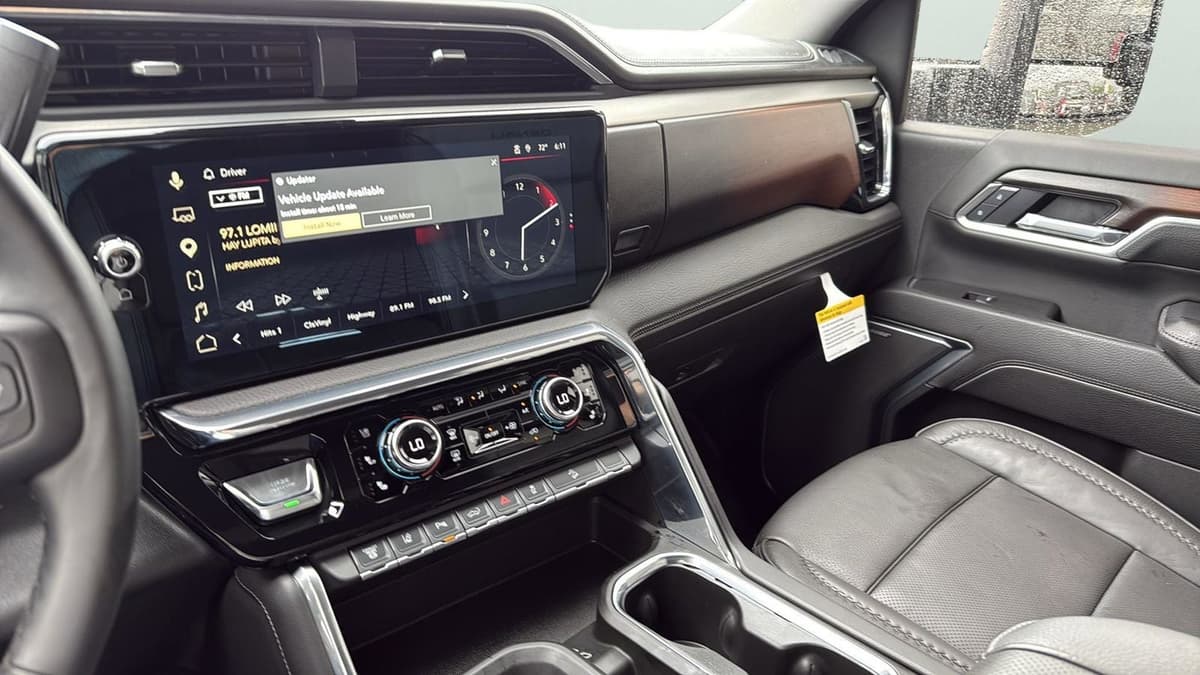 2025 GMC Sierra 2500HD - Image 16