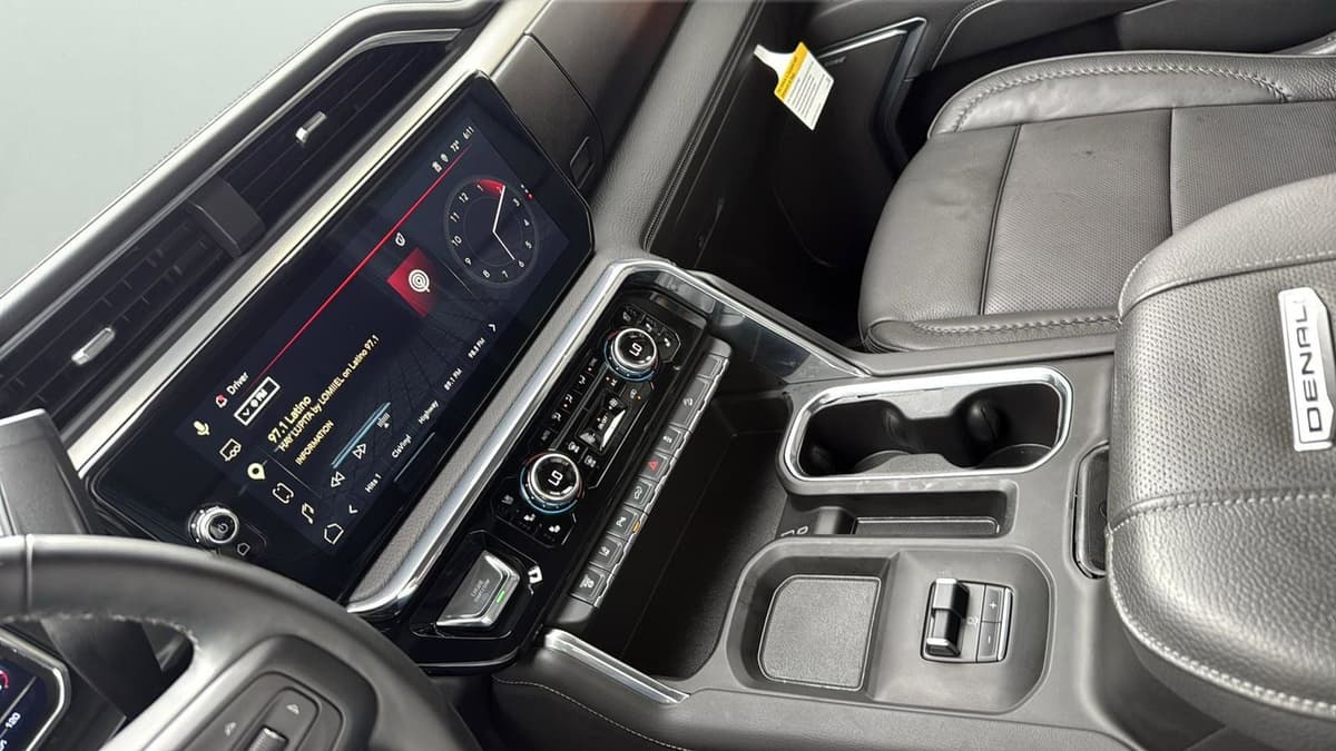 2025 GMC Sierra 2500HD - Image 17