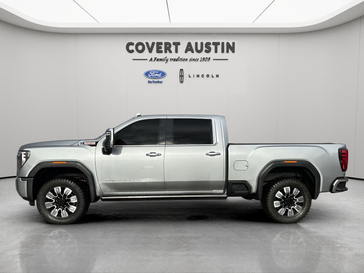 2025 GMC Sierra 2500HD - Image 2