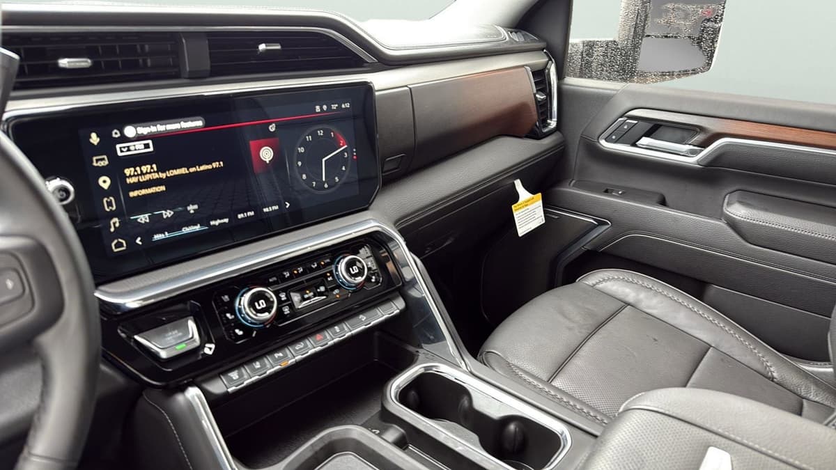 2025 GMC Sierra 2500HD - Image 20