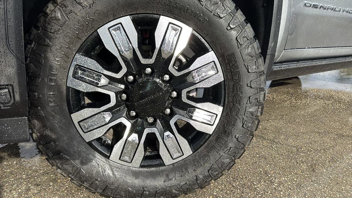 2025 GMC Sierra 2500HD - Image 9