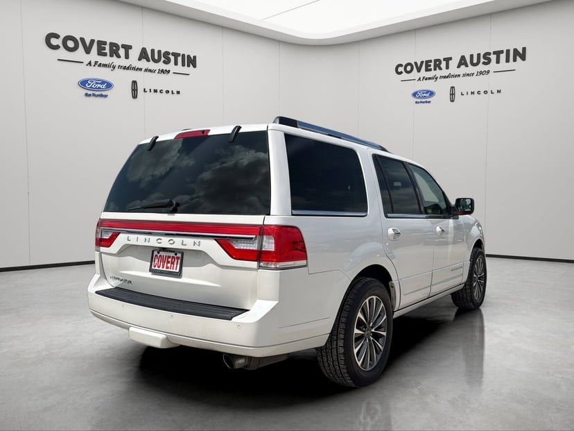 2017 Lincoln Navigator - Image 3