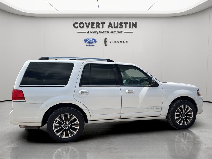 2017 Lincoln Navigator - Image 4