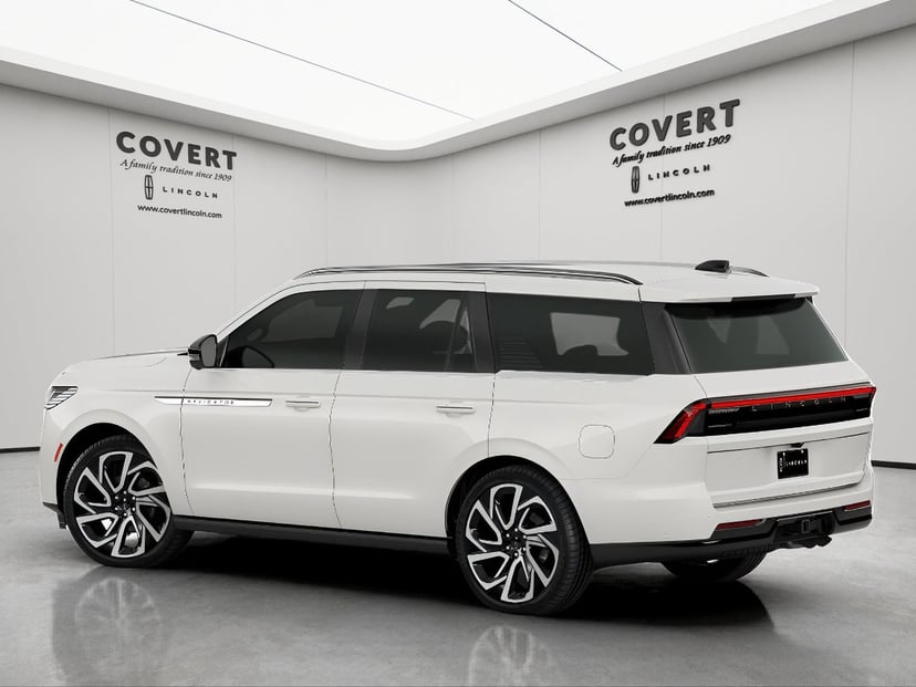 2026 Lincoln Navigator - Image 2