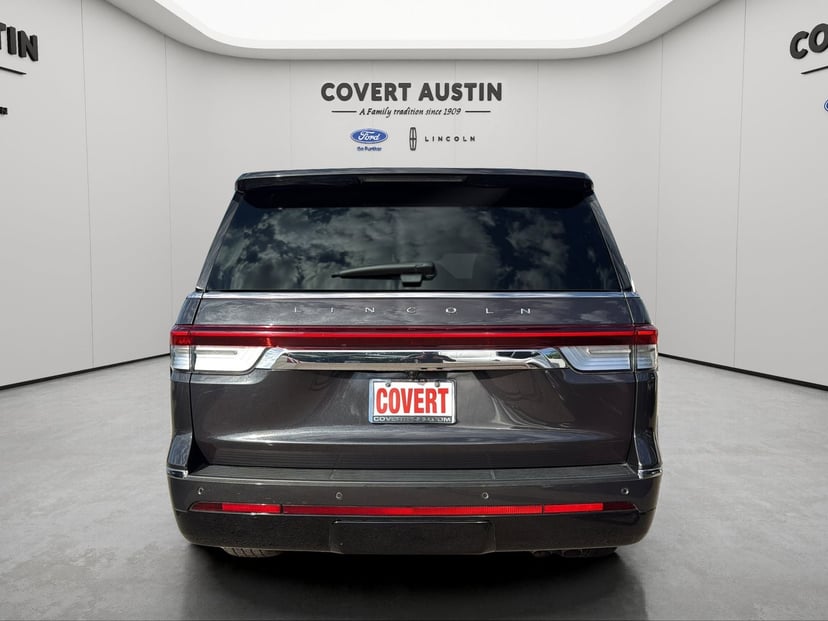 2023 Lincoln Navigator - Image 3