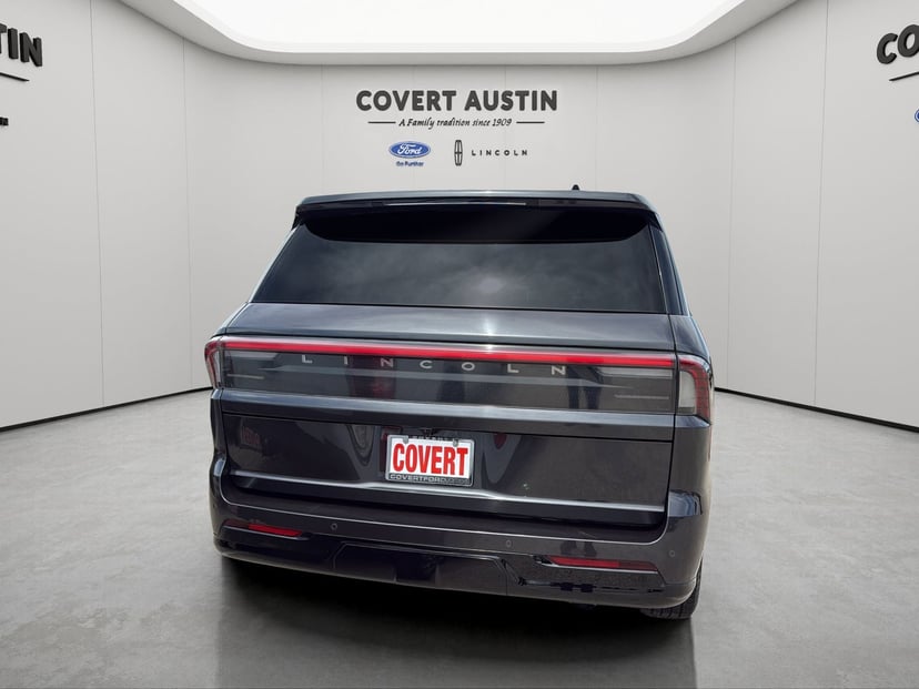 2025 Lincoln Navigator - Image 2