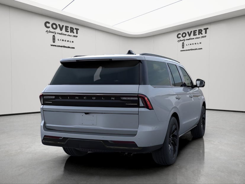 2026 Lincoln Navigator - Image 8