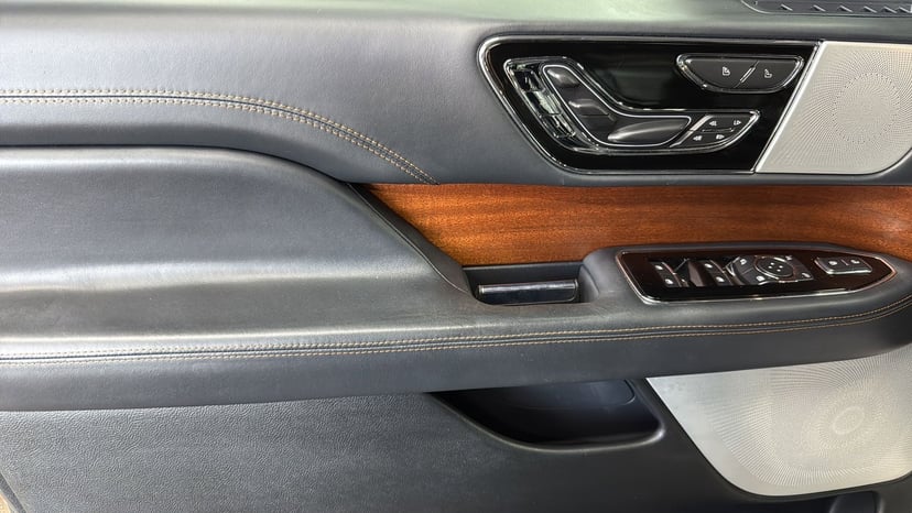 2022 Lincoln Navigator - Image 11