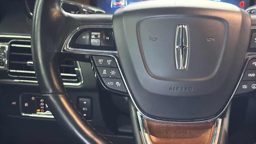 2022 Lincoln Navigator - Image 16