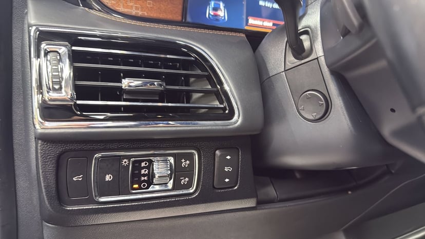 2022 Lincoln Navigator - Image 17